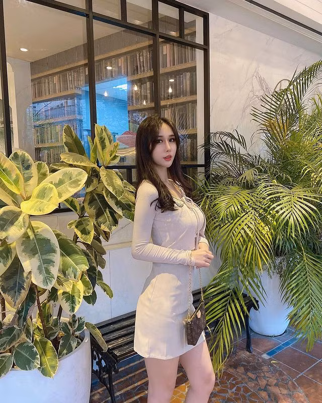 Theo Mộng Mộng, vì xây dựng hình ảnh gợi cảm quyến dũ nên cô thường xuyên phải chụp những shot ảnh gợi cảm, tâm lý cũng khá căng thẳng.