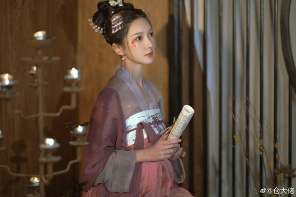 Đầu tiên, nói đến trách nhiệm của nữ quan này, nhiệm vụ của họ rất quan trọng, giúp hoàng đế tương lai hiểu được cách thức duy trì nòi giống, hòa thuận với dàn phi tử trong cung.