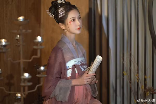 Đầu tiên, nói đến trách nhiệm của nữ quan này, nhiệm vụ của họ rất quan trọng, giúp hoàng đế tương lai hiểu được cách thức duy trì nòi giống, hòa thuận với dàn phi tử trong cung.