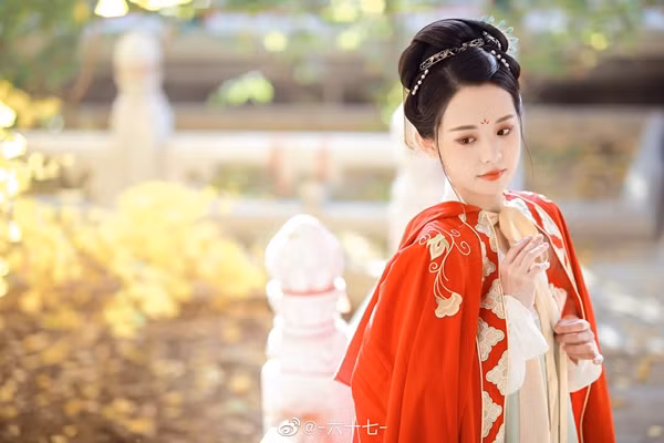 Thời Bắc Tống có nữ quan Lý Lãnh Nhược là một ví dụ điển hình. Sau khi được Tống Chân Tông lâm hạnh, sinh được Tống Nhân Tông, Lý Lãnh Nhược đã từ nữ quan trở thành Lý phi tiếng tăm lừng lẫy.