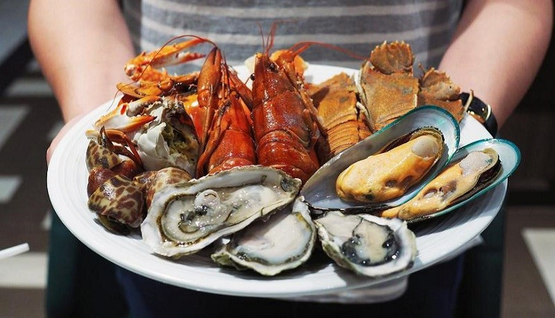 Thêm nữa, nhược điểm của các loại động vật có vỏ là rất khó làm sạch hoàn toàn, chính vì vậy khả năng sống sót của ký sinh trùng cũng nhiều hơn. Không khuyến khích mọi người mua quá nhiều, ăn thường xuyên các loại hải sản có vỏ như vậy.