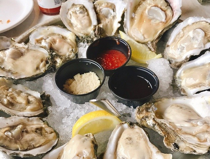 Nhìn chung, hải sản ngon nhưng bạn cần phải tỉnh táo khi mua chúng, chọn nơi đảm bảo để mua, đừng tiếc tiền, đừng tham đồ rẻ mà mua ở những nơi không rõ nguồn gốc xuất xứ, không đảm bảo vệ sinh an toàn thực phẩm.