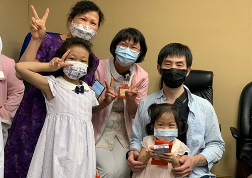 Roi nuoc mat be 1 tuoi hien tang cuu song 2 nguoi