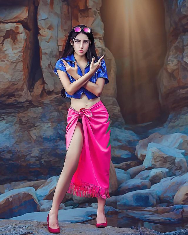 Sự nóng bỏng của Vương Nhược Hi được so sánh với nhân vật "nữ hoàng hải tặc" Boa Hancock - một nhân vật cực kỳ xinh đẹp, bốc lửa trong bộ anime nổi tiếng thế giới "One Piece".