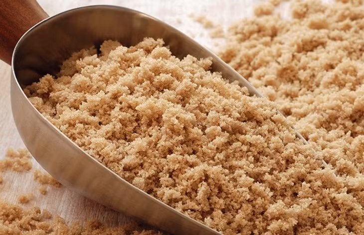 Lưu ý ở đây, cả đường nâu và đường trắng đều làm tăng lượng đường trong máu nhiều bằng các loại thực phẩm ăn nhanh như khoai tây chiên, khoai lang chiên, và bỏng ngô. Chính vì vậy, đừng dùng đường nâu tuỳ tiện, nếu không nó sẽ chẳng khác nào "thuốc độc", khiến cơ thể bạn mắc bệnh khó chữa.