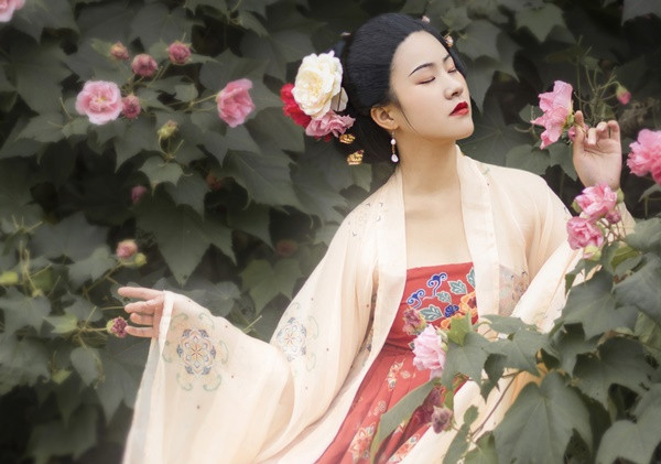 Bên cạnh đó, có một số phương thuốc bí truyền dành cho những cung tần, phi tử trong cung cấm và các phương thức bấm huyệt, châm cứu. Tuy nhiên, không có tài liệu liên quan nào trong y học hiện đại Trung Quốc chứng minh rằng các phương pháp này có hiệu quả.