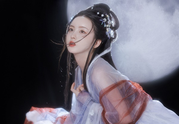 Chẳng hạn, thời nhà Minh, còn đồn đại phương pháp tránh thai sai lệch hoàn toàn. Điển hình là phương pháp tính toán ngày tránh thai nhờ chu kỳ kinh nguyệt. Người thời này cho rằng, thời kỳ có kinh nguyệt là dễ có thai còn những ngày còn lại đều an toàn.