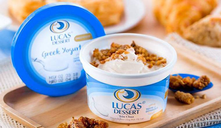 Thứ ba, sữa chua Hy Lạp: Sữa chua Hy Lạp rất giàu protein và men vi sinh tự nhiên, có thể giúp cân bằng hệ sinh thái lành mạnh của hệ thực vật trong vùng kín của phụ nữ và giảm khả năng nhiễm nấm âm đạo do nấm Candida.