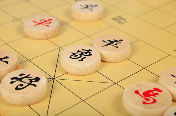 Ông Dương, 62 tuổi ở Hà Nam, Trung Quốc, đã làm việc rất chăm chỉ trong phần lớn cuộc đời của mình. Sau khi nghỉ hưu, cuối cùng ông cũng có thể bắt đầu tận hưởng cuộc sống. Ông Dương không có sở thích gì đặc biệt, chỉ thích chơi cờ tướng.