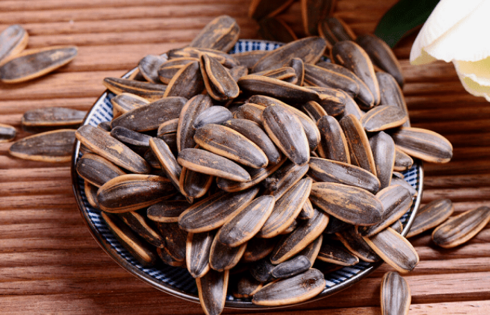 Gần đây, ông Dương đầu luôn cảm thấy bụng có chút khó chịu, thỉnh thoảng còn hơi đau. Người nhà lo cho sức khỏe của ông Dương đã đưa ông đến bệnh viện để kiểm tra, kết quả là ông Dương đã bị xơ gan.