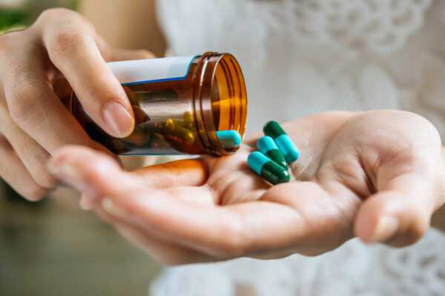 Digoxin, các ion canxi trong sữa có thể làm tăng độc tính của nó và thậm chí gây ngộ độc digitalis.