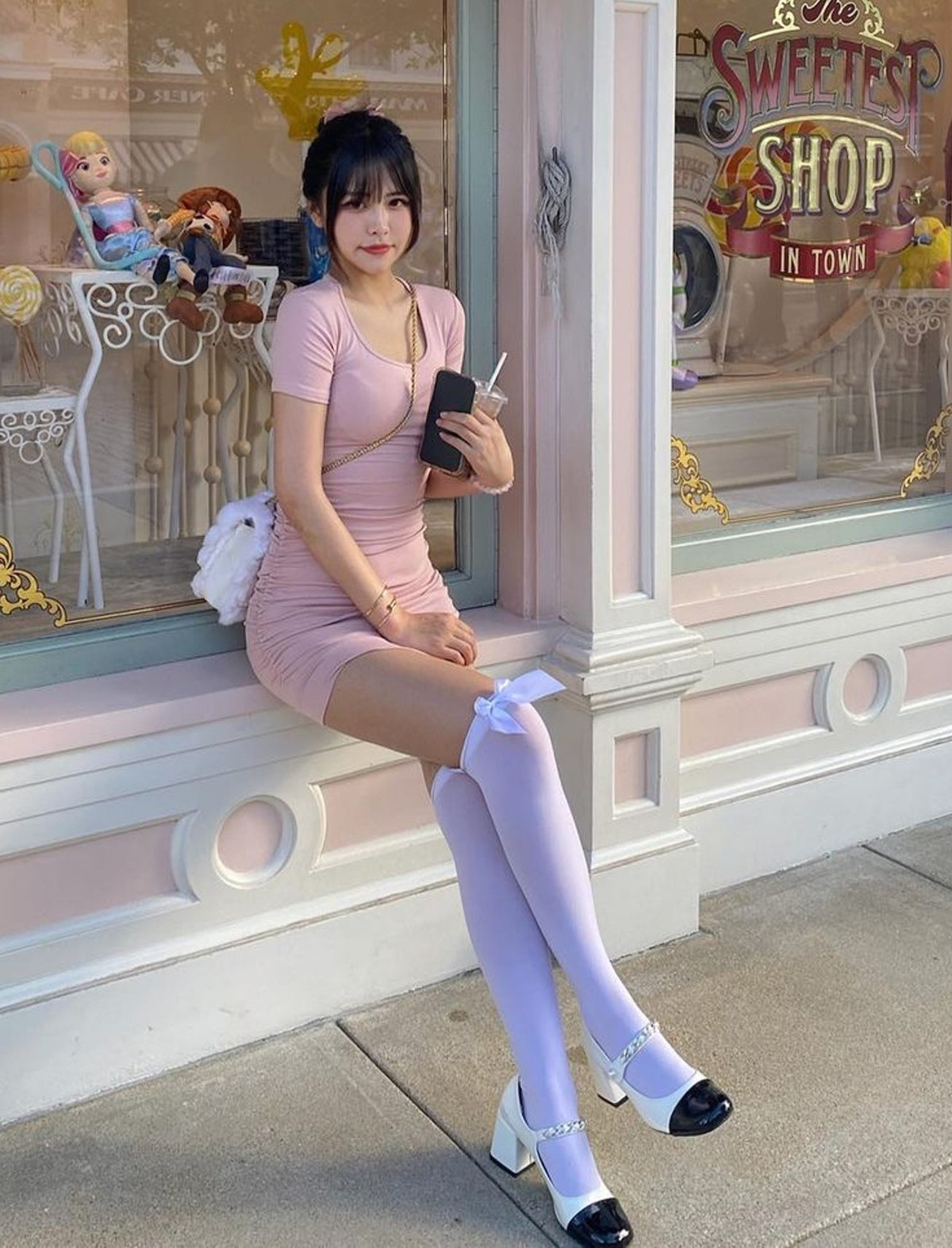 Hơn nữa, vì độ tuổi còn rất trẻ, năm nay mới 17 tuổi, Trương Hiểu Kỳ vẫn còn rất nhiều thời gian để hoàn thiện hình ảnh bản thân và tiến xa hơn.