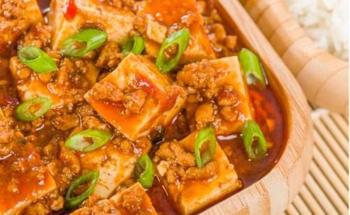 Điều này không phải là tuyệt đối, người già vẫn có thể ăn đậu phụ nhưng phải lưu ý không ăn thường xuyên, không ăn nhiều. Nói cách khác, miễn là kiểm soát được số lượng thì không có vấn đề gì.