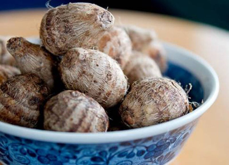 4. Khoai sọ: Khoai sọ rất giàu chất dinh dưỡng với hàm lượng carbohydrate cao tới 13%, chủ yếu là tinh bột, đặc biệt là sau khi nấu chín. Chính vì thế nó sẽ ảnh hưởng trực tiếp đến chỉ số đường huyết nếu bệnh nhân tiểu đường ăn vào.