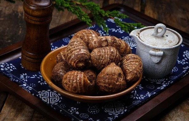 Đây là loại củ có chỉ số đường huyết cao, người bệnh tiểu đường nên cố gắng ăn ít hoặc không ăn. Tuy vị khoai sọ không ngọt lắm nhưng lại dễ khiến đường huyết tăng cao.