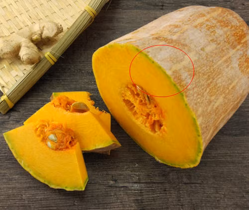 Ngoài ra, các phương pháp nấu ăn như bí đỏ làm bánh, bí đỏ xào, chiên giòn cũng sẽ khiến người bệnh tiêu thụ nhiều chất béo hơn.