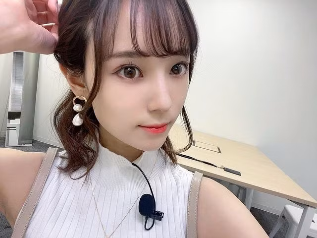 Theo tìm hiểu, ngay từ khi đi học, Manaka Nishihara đã nổi tiếng là một hot girl theo đuổi phong cách thời trang quyến rũ.