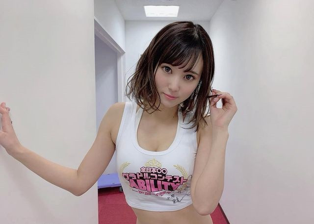 Thời mới nổi tiếng, Manaka Nishihara gây ấn tượng nhờ khuôn mặt đẹp không tì vết của cô, hệt như một thiên sứ.