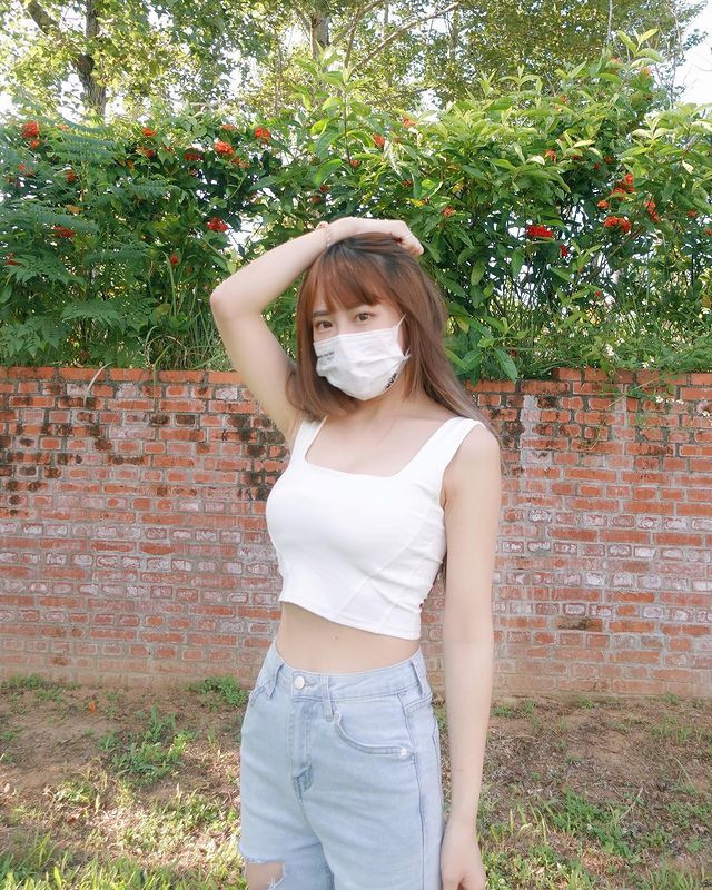 Đổng Tử Ninh cũng từng được cư dân mạng ưu ái gọi là Nami phiên bản sống nhờ dáng vẻ xinh đẹp, gợi cảm hút hồn của cô.