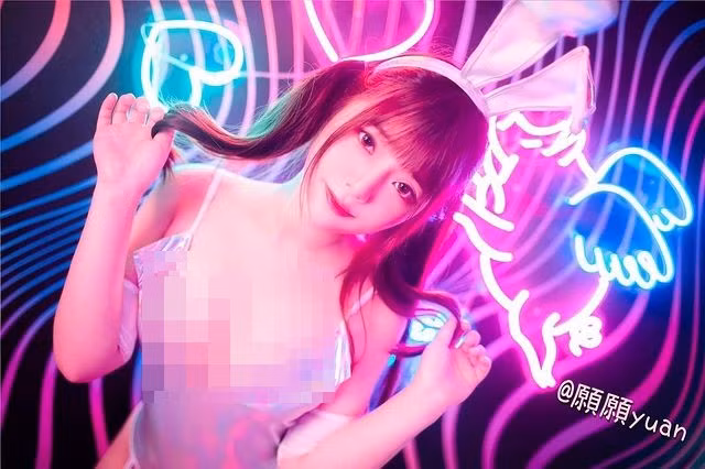 Khi đại dịch Covid-19 bùng phát, công việc của Nguyện Nguyện bị ảnh hưởng. Cô nàng không còn xuất hiện nhiều mà chuyển sang làm một streamer, thường xuyên giao lưu với mọi người qua Twitch và các ứng dụng mạng xã hội.