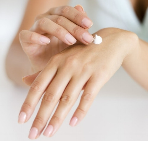 Những chất này có hoạt tính Estrogen tiềm tàng, có tác dụng gây rối loạn chức năng nội tiết, có thể gây dậy thì sớm và dị tật phát triển ở trẻ em gái đồng thời làm tăng nguy cơ ung thư vú ở phụ nữ trưởng thành. Ảnh minh họa.