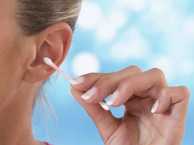 Thứ ba, chất nhờn của ráy tai có thể tạo thành chất chống thấm nước chẳng khác nào lớp bảo vệ và ngăn cản vật lạ xâm nhập vào màng nhĩ.