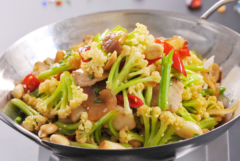 Chính vì vậy, phần lõi hoa này rất dễ ẩn chứa rất nhiều trứng côn trùng, không dễ làm sạch. Dù có rửa bằng nước thường nhiều lần, để dưới vòi chảy cũng không hiệu quả lắm.