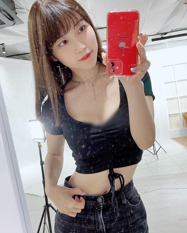 Tuy vậy, khi thấy Io Iori thành công với vai cho người mẫu, cosplayer, Youtuber, người hâm mộ của hot girl chỉ cao 1m51 này cảm thấy cô nàng đã chọn đúng đường hướng phát triển. Với đà nổi tiếng này, Io Iori sẽ ngày càng có triển vọng hơn.