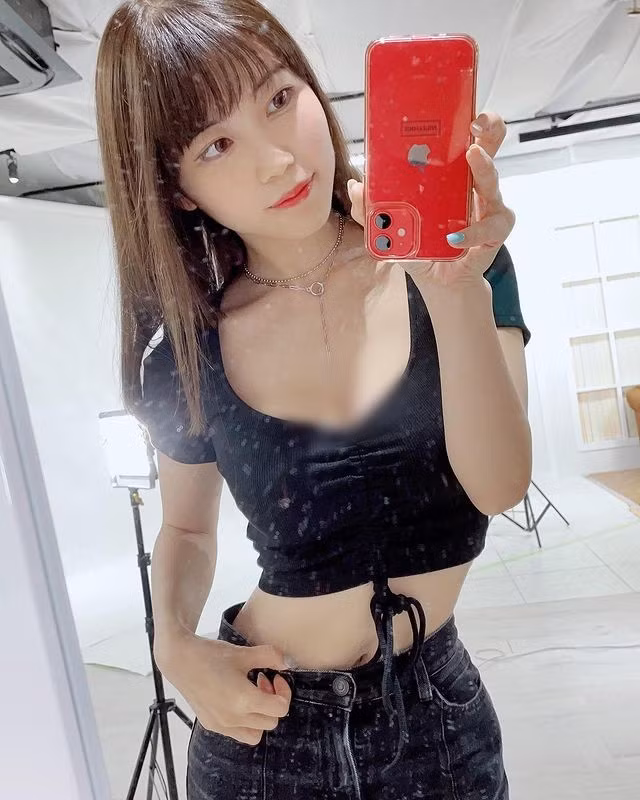 Tuy vậy, khi thấy Io Iori thành công với vai cho người mẫu, cosplayer, Youtuber, người hâm mộ của hot girl chỉ cao 1m51 này cảm thấy cô nàng đã chọn đúng đường hướng phát triển. Với đà nổi tiếng này, Io Iori sẽ ngày càng có triển vọng hơn.