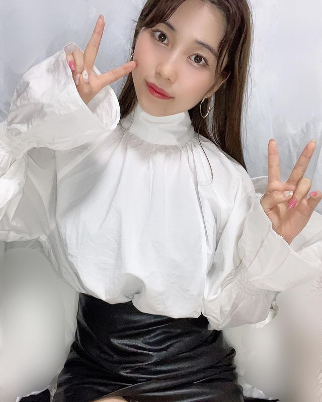 Io Iori cũng từng phát hành sách ảnh và quay các tác phẩm quảng cáo, làm mẫu ảnh, tham gia các chương trình truyền hình thực tế, bước nửa chân vào giới giải trí Nhật Bản.