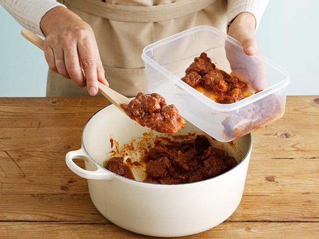 Một số loại thực phẩm sau khi hâm nóng sẽ gây hại cho sức khỏe của chúng ta, thậm chí có thể gây ung thư. Dù có muốn tiết kiệm hơn thì bạn cũng đừng nên ăn 4 loại thực phẩm này nếu chúng được hâm nóng lại. Tốt nhất là bạn hãy nấu đến đâu ăn hết đến đó. Ảnh minh họa.