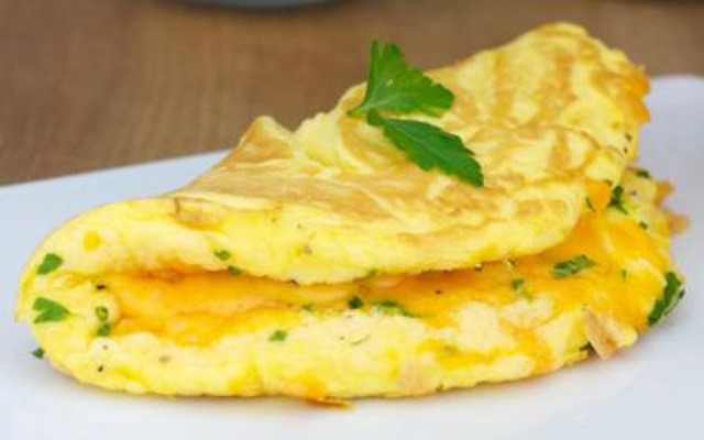 Để đến ngày thứ hai, đun lại để ăn cũng không tốt. Khi vi khuẩn vẫn chưa được diệt hết, còn sót lại sẽ đi vào cơ thể con người, lâu dài kiểu gì cũng ảnh hưởng đến sức khoẻ. Ảnh minh họa.