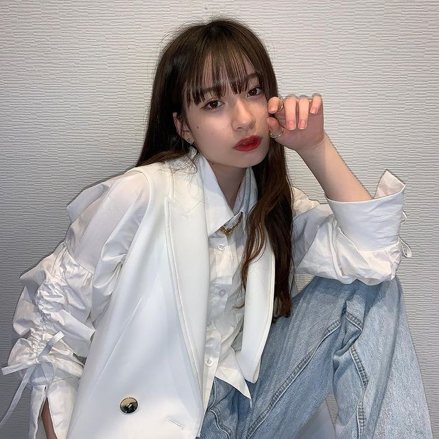 Chính vì vậy, người hâm mộ thực sự khó chấp nhận một nữ thần tượng mới 16 tuổi, sở hữu hình ảnh trong sáng nhưng đã yêu đương thân mật với người khác.