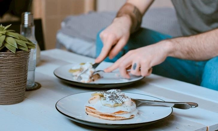 Bữa sáng có thể bổ sung năng lượng và tăng cường sinh lực cho cơ thể con người, nếu cố tình bỏ bữa, cơ thể không chỉ dễ bị thiếu dinh dưỡng mà còn có ảnh hưởng xấu đến đường ruột và dạ dày.