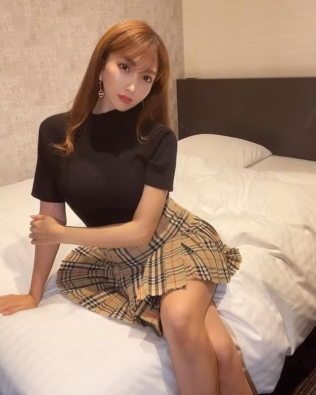 Đa số các fan hâm mộ của Morisaki Tomomi cũng cho rằng hot girl cực hợp với những set đồ gợi cảm và vẫn nên tiếp tục phát triển theo hướng đó.