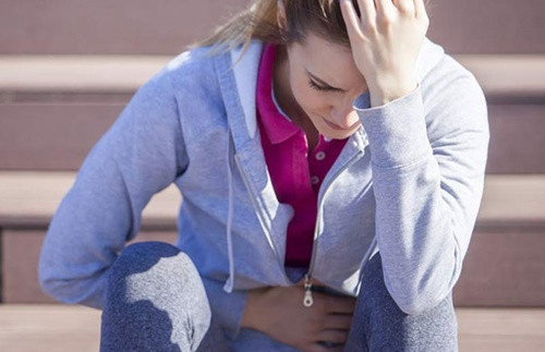 Nếu xuất hiện mùi trứng thối là do ăn quá nhiều thịt và các protein khác. Hãy bù trừ bằng cách ăn không vội vàng, ăn nhiều trái cây và rau quả.