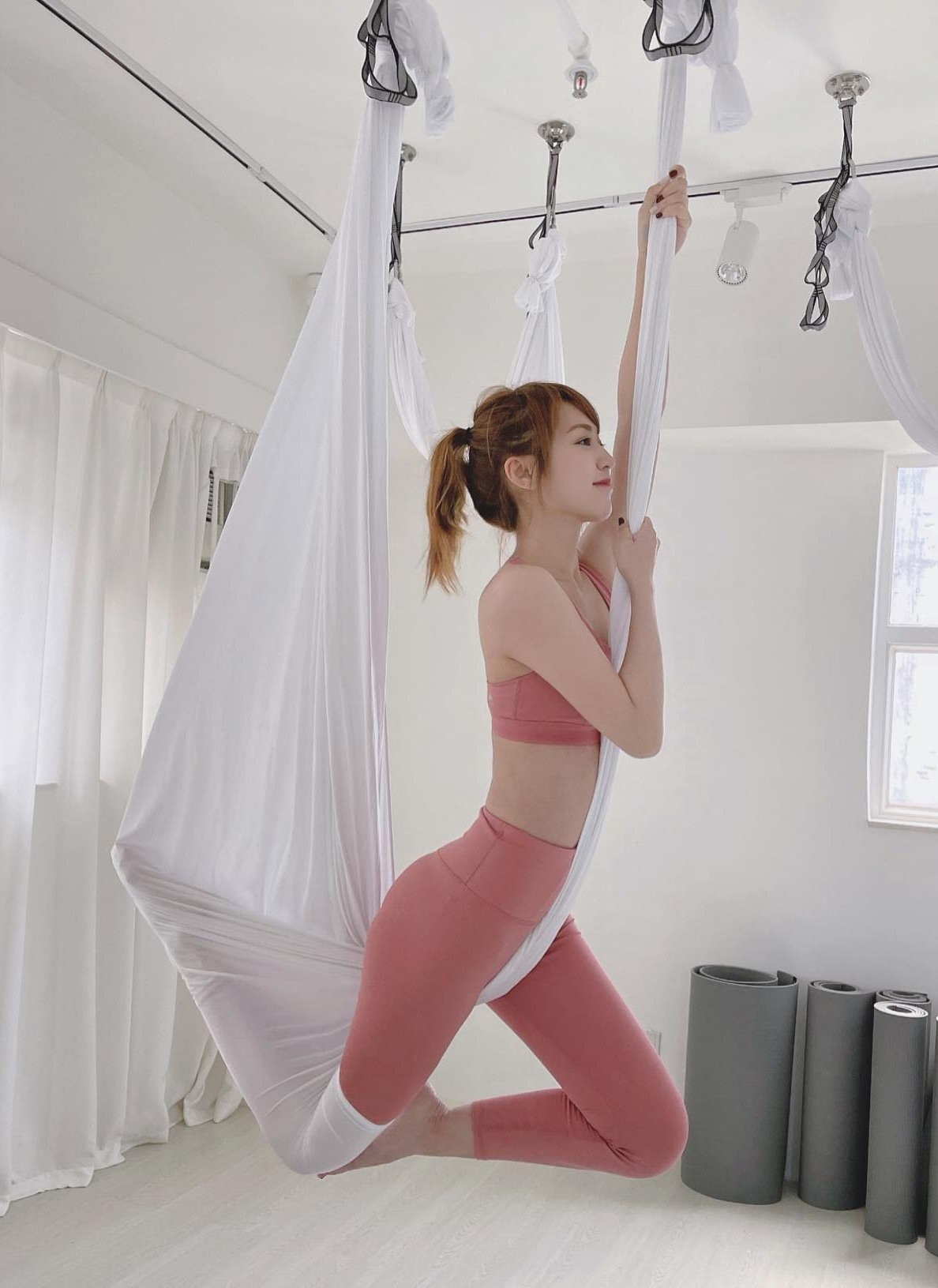 Chuyện này cũng khiến dư luận đặt dấu hỏi về việc Lâm Dĩnh Đồng có dính líu và liên quan đến đường dây mại dâm của mẹ cô hay không. Tuy nhiên, nữ diễn viên đã lập tức lên tiếng phủ nhận.