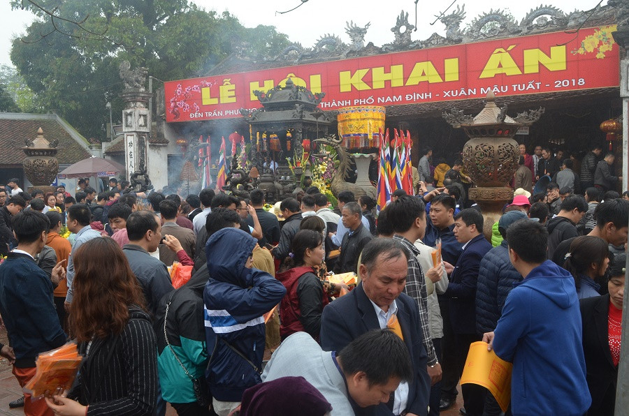 Đền Trần Nam Định được nhiều người biết đến với lễ hội khai ấn.