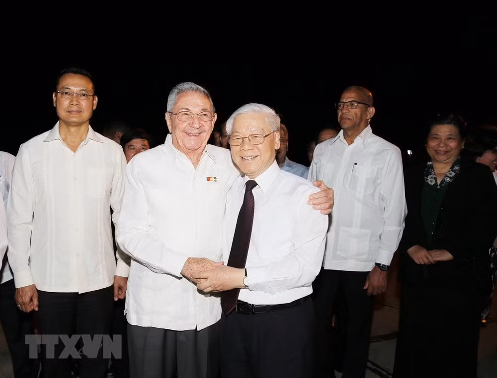 Tối 30/3, Tổng Bí thư Nguyễn Phú Trọng rời thành phố Santiago de Cuba, kết thúc tốt đẹp chuyến thăm cấp Nhà nước Cộng hòa Cuba. Bí thư Thứ nhất Ban chấp hành Trung ương Đảng Cộng sản Cuba, Chủ tịch Hội đồng Nhà nước và Hội đồng Bộ trưởng Cộng hòa Cuba Raul Castro Ruz ra sân bay tiễn Tổng Bí thư Nguyễn Phú Trọng và Đoàn đại biểu cấp cao Việt Nam.