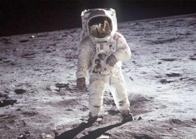 Chuyen kinh di khi con nguoi ra ngoai vu tru khong mac do bao ve