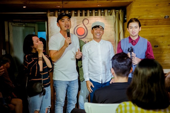 Hoai Lam lo dien voi rau toc bu xu, lam nhan vien phuc vu-Hinh-12