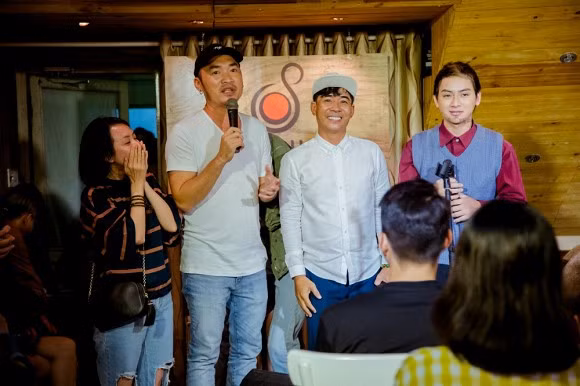 Hoai Lam lo dien voi rau toc bu xu, lam nhan vien phuc vu-Hinh-12