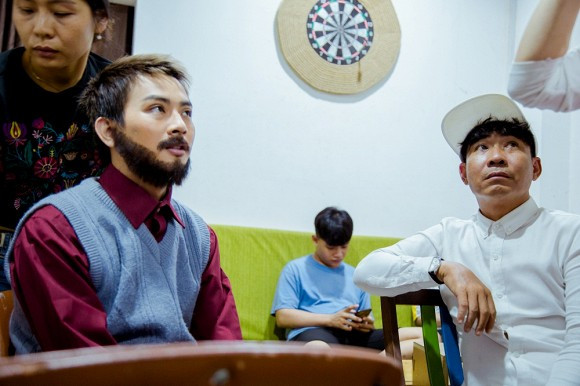 Hoai Lam lo dien voi rau toc bu xu, lam nhan vien phuc vu-Hinh-8