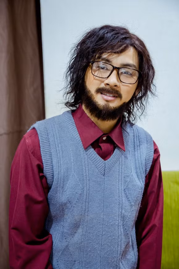 Hoai Lam lo dien voi rau toc bu xu, lam nhan vien phuc vu-Hinh-10