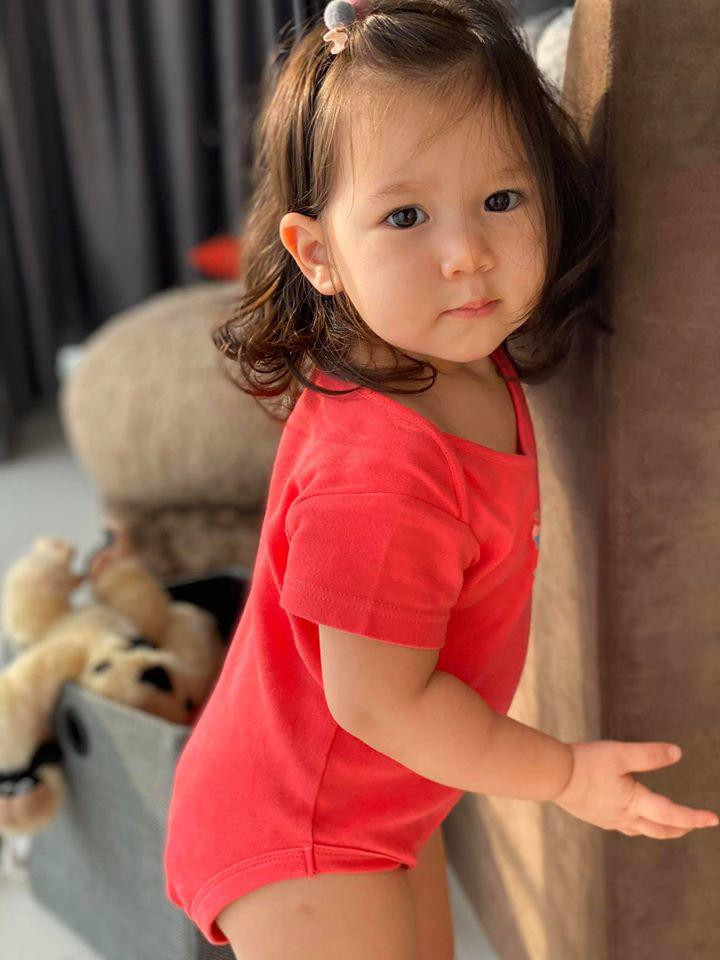 Được biết, Myla là con gái đầu lòng siêu mẫu Hà Anh và chồng ngoại quốc Olly.