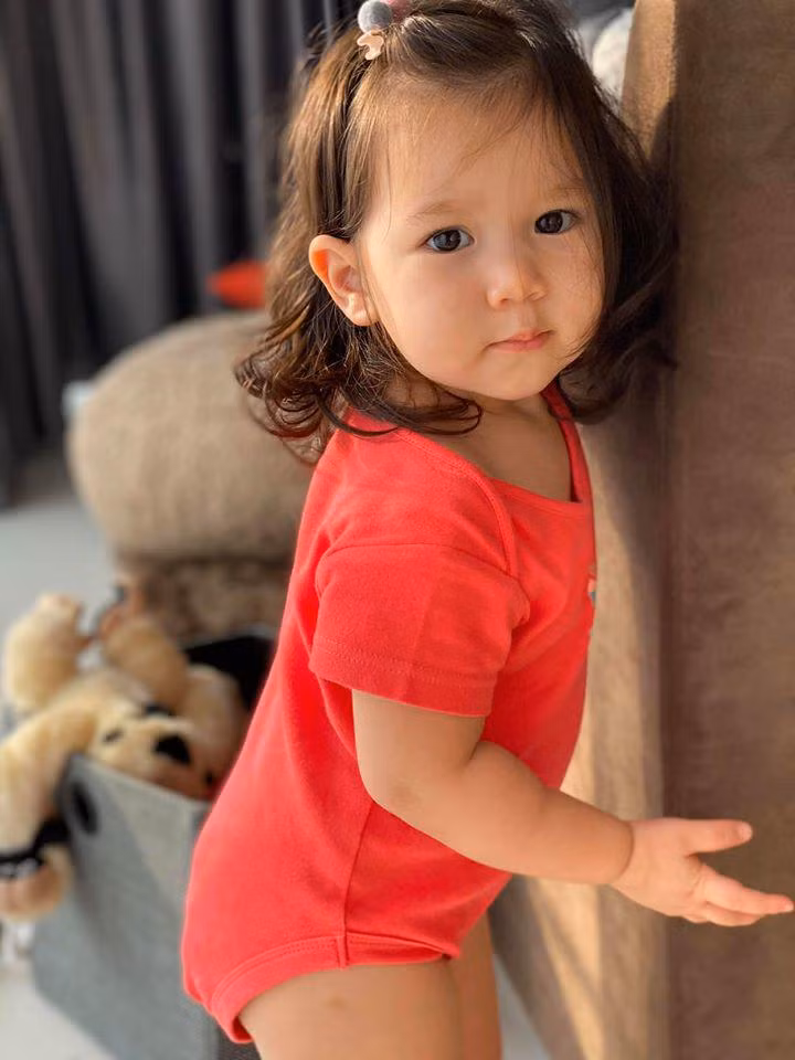 Được biết, Myla là con gái đầu lòng siêu mẫu Hà Anh và chồng ngoại quốc Olly.