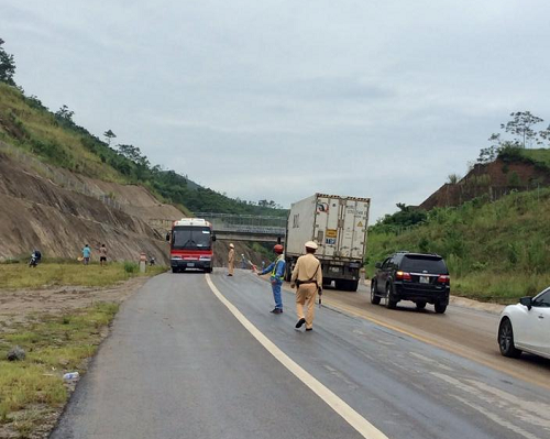 Tai nan lien hoan tren cao toc Noi Bai – Lao Cai-Hinh-5