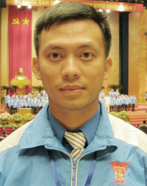 Ông Nguyễn Bá Cảnh sinh năm sinh năm 1983, quê xã Hòa Tiến, huyện Hòa Vang, Đà Nẵng.