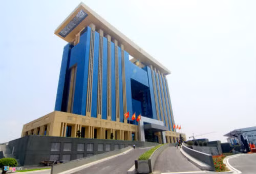 Trung tâm hành chính Bình Dương cao 23 tầng, diện tích sàn hơn 100.000 m2 đặt tại trung tâm thành phố mới Bình Dương (Bình Dương New City). Công trình nằm trong Khu liên hợp công nghiệp dịch vụ và đô thị 4.196 ha, tổng vốn đầu tư 1.400 tỷ đồng. Tòa nhà có bãi đỗ 640 ôtô, 2.000 xe máy cùng sân đỗ trực thăng trên nóc.