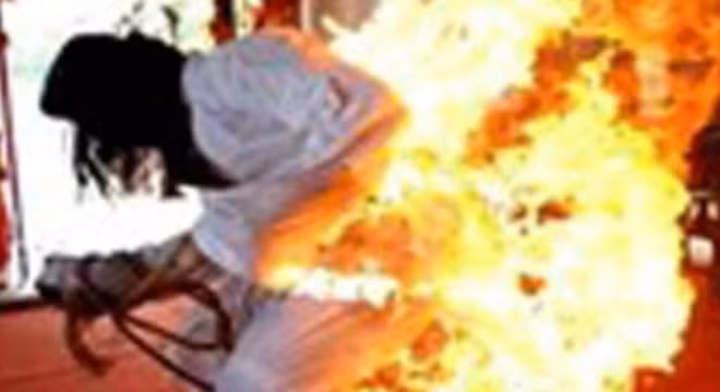 Me tuoi xang thieu song con gai o Binh Thuan